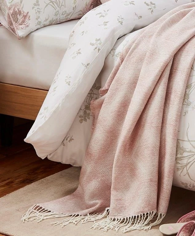 Laura Ashley Payton Dark Blush Throw 5 Laura Ashley Payton Dark Blush Throw - Image 3