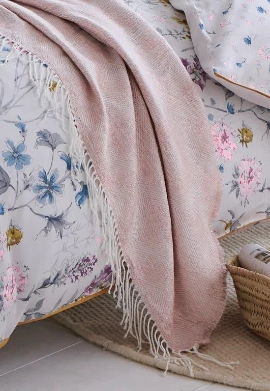 Laura Ashley Payton Dark Blush Throw 6 Laura Ashley Payton Dark Blush Throw - Image 4
